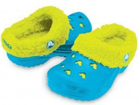 Crocs Mickey Mammoth gyermek téli papucs Electric Blue/Citrus